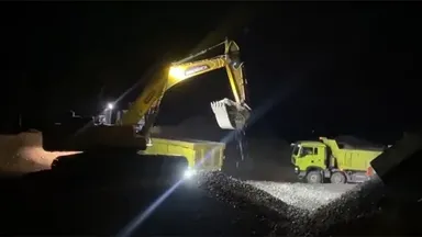 ZG365 Crawler Excavator for Aggregate Loading
